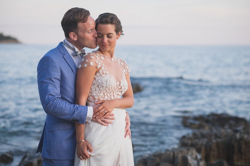 Saint-Tropez Photographer: Luxury Proposal, Elopement, Honeymoon & Family 5 La Croix Valmer intimate elopement between Hotel L'orangeraie and seaside