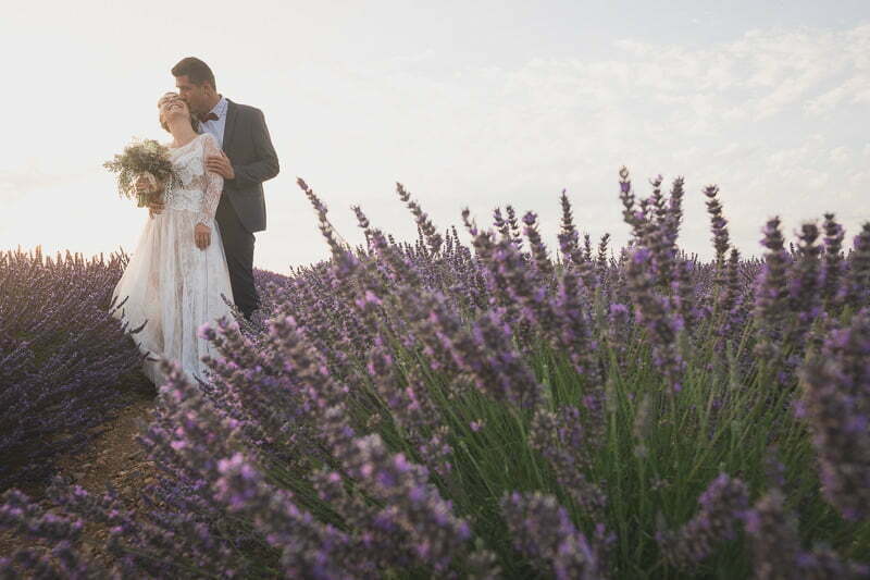 Lavender fields couple photo session south of France wedding 3255