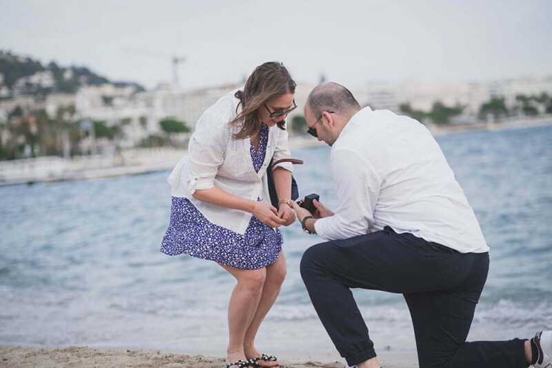 Cannes winter proposal on the beach picnic next to Palais des Festival.
Cannes Proposal planning and photography WIldRoses Studio