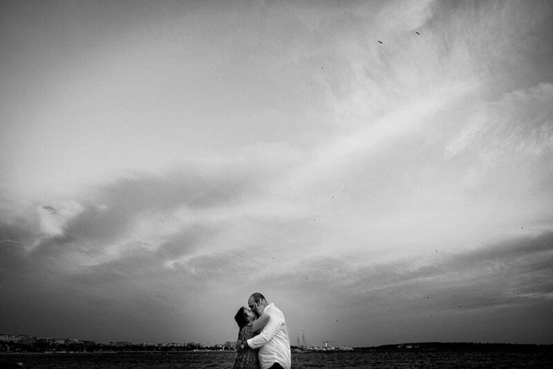 Cannes winter proposal on the beach picnic next to Palais des Festival.
Cannes Proposal planning and photography WIldRoses Studio