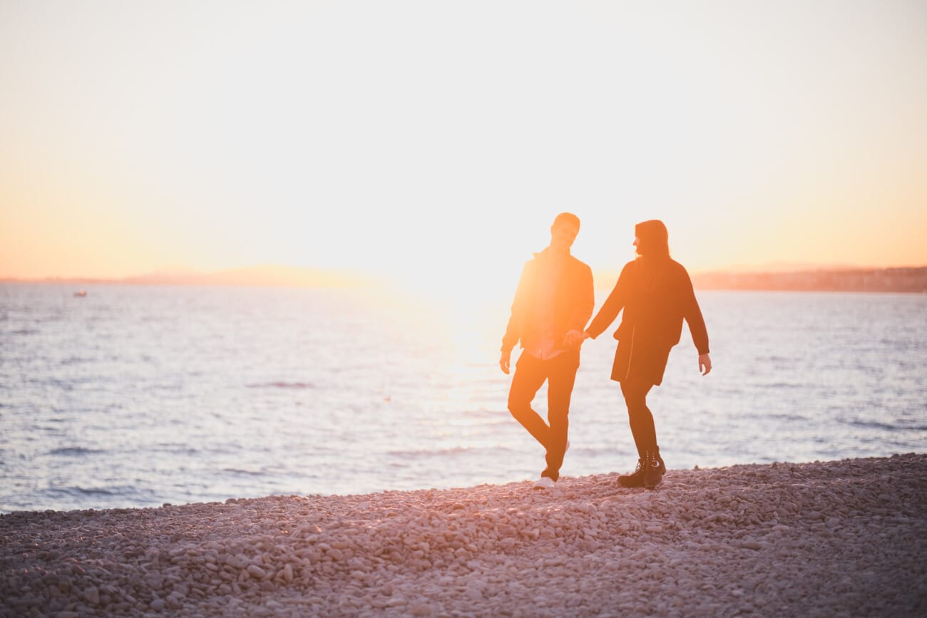 Where to Propose in Nice? A Local Photographer’s Guide to an Unforgettable Moment 20 crazy sunset while Strolling on the beach after their Nice winter proposal