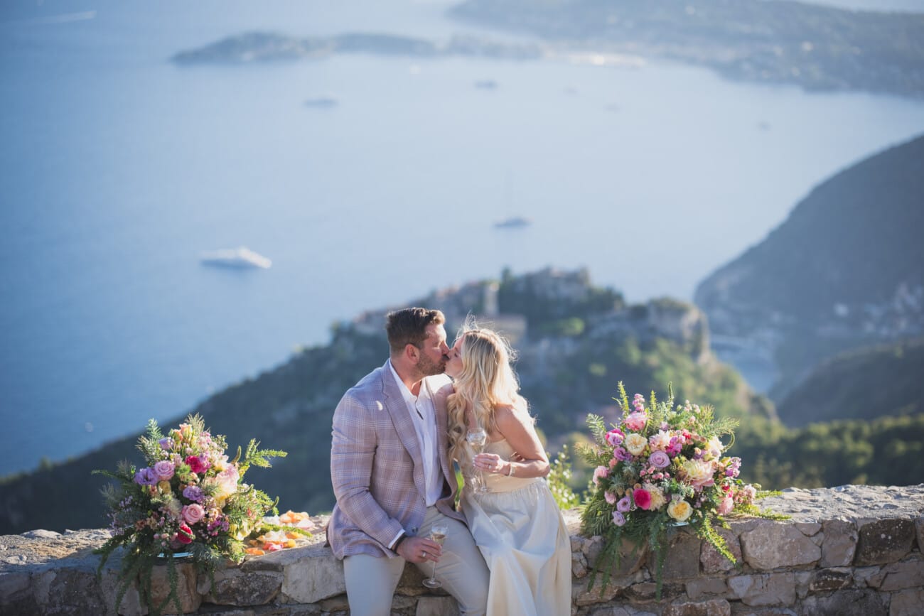 Your French Riviera Proposal Photographer — Capturing Love, Luxury & Emotion 6 French Riviera Photographer Proposal with flowers overlooking the coastline