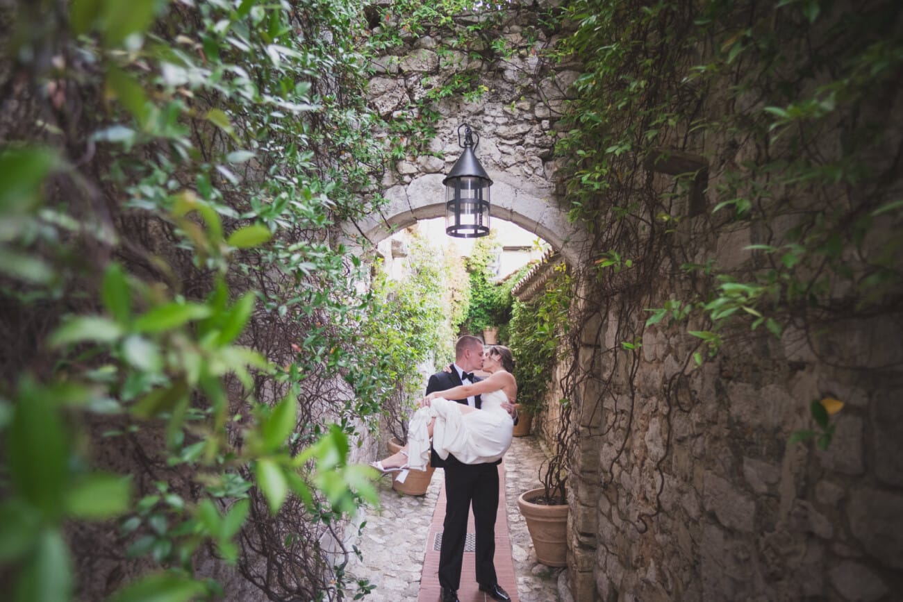 Intimate french riviera Elopement at Chateau Eza and strolling Eze streets for couples' portraits
