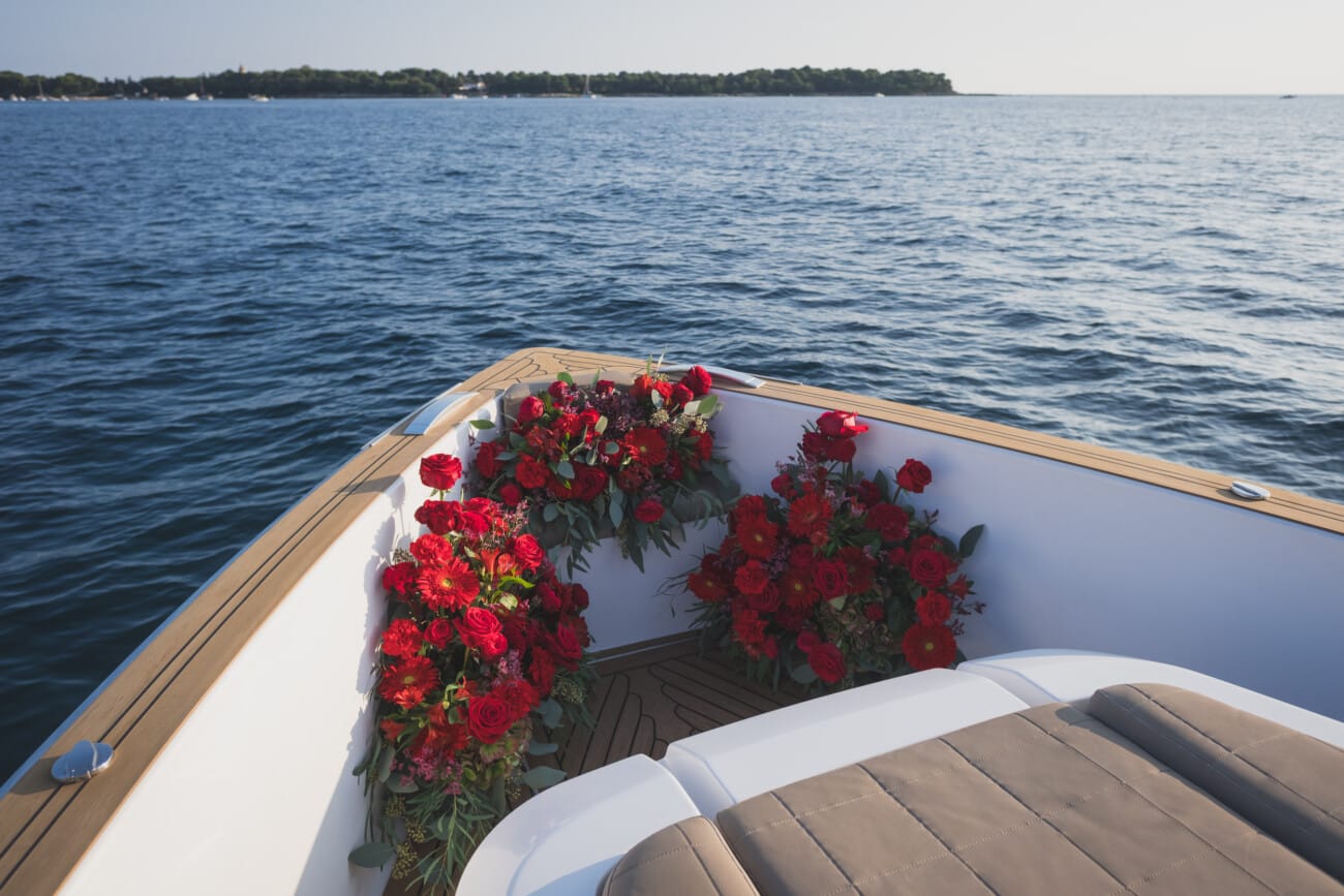 A Romantic Proposal on a Yacht between the Lérins Islands 5 Red roses secretly setup for a yacht proposal in Cannes
Proposal planning and Photography WildRoses Studio