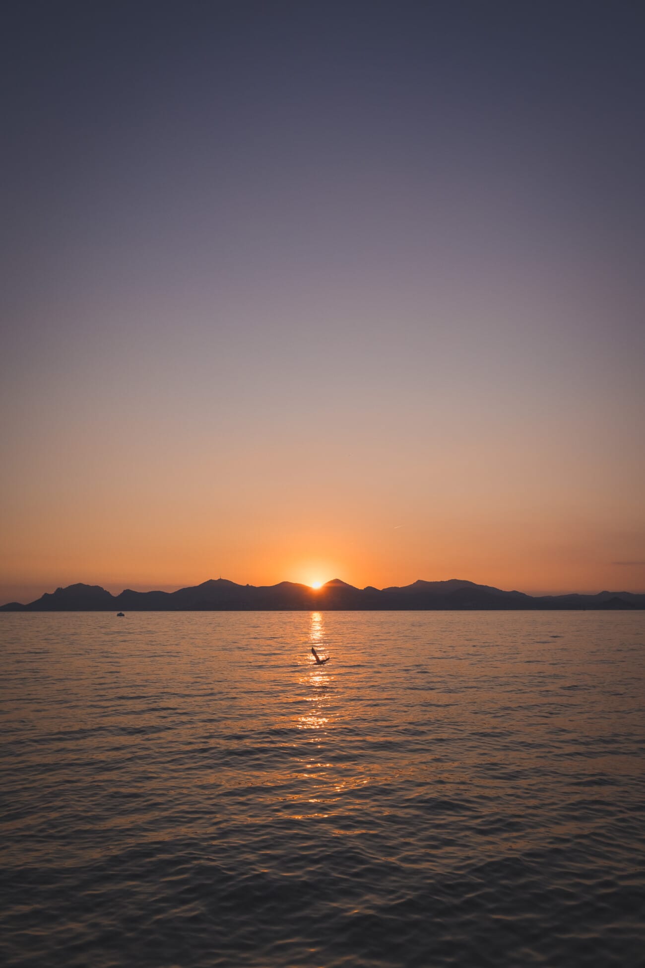 A Romantic Proposal on a Yacht between the Lérins Islands 30 Sunset over calm sea and mountains after an intimate French Riviera Yacht proposal near Cannes.
Planning and Photography by WildRoses Studio.