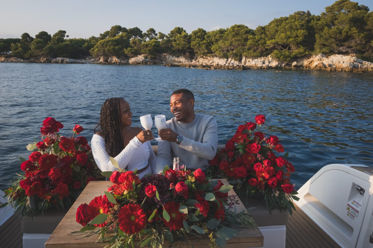 A Romantic Proposal on a Yacht between the Lérins Islands 16 Romantic yacht proposal with flowers.
Toasting and celebrating their engagement with luxury on the French Riviera.