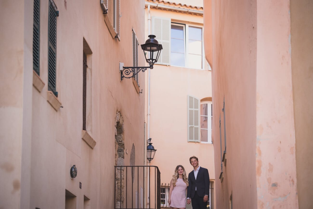 Sunrise Proposal an the beach: A Private Saint-Tropez Story 21 Saint Tropez early morning intimate proposal exploring the seaside town little streets.
Planning and photography WildRoses