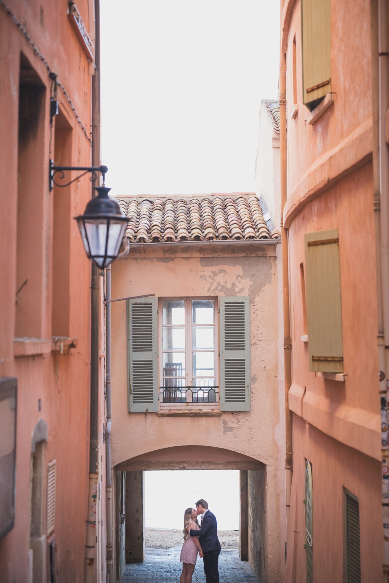 Sunrise Proposal an the beach: A Private Saint-Tropez Story 23 Saint Tropez early morning intimate proposal exploring the seaside town little streets.
Planning and photography WildRoses