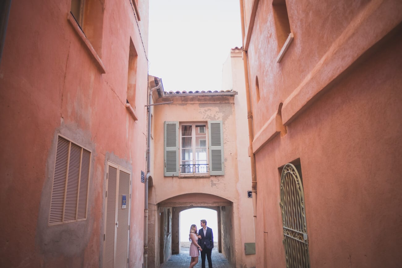 Sunrise Proposal an the beach: A Private Saint-Tropez Story 24 Saint Tropez early morning intimate proposal exploring the seaside town little streets.
Planning and photography WildRoses
